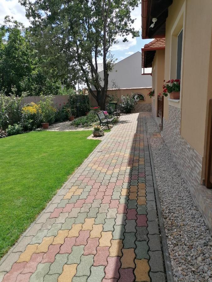 Kaktuszvirag Apartmanhaz Хайдусобосло Экстерьер фото