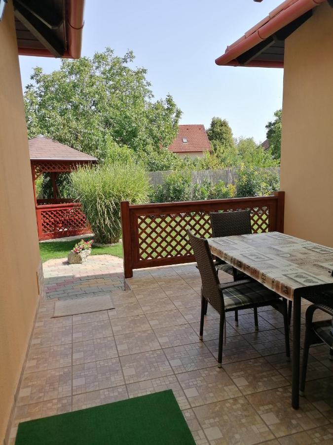 Kaktuszvirag Apartmanhaz Хайдусобосло Экстерьер фото